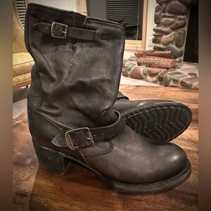 Frye Veronica (?)Short Slouchy Boots